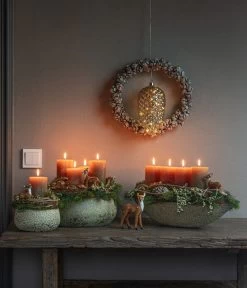 Adventsgesteck Ebony, Ca. Ø20/H21 Cm -Pflanzenwelt Verkauf 6424634 6424642 6424659 WE MO 001 EbonyAdvent2022