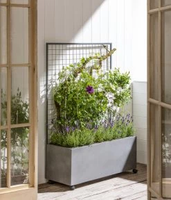 Dehner Leichtbeton-Kasten Mit Spalier Und Rollen, Ca. B100/H142/T37 Cm, Grau 7 Dehner Leichtbeton-Kasten Mit Spalier Und Rollen, Ca. B100/H142/T37 Cm, Grau -Pflanzenwelt Verkauf 6728448 WE MO 001 DehnerLeichtbetonKastenmitSpalier